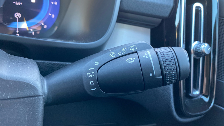 Volvo Xc40 2.0 B4P Plus Dark 5dr AWD Auto Petrol Estate